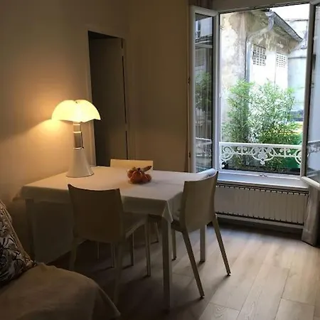 13 Joli Rdc Cour, Tres Calme Appartement *